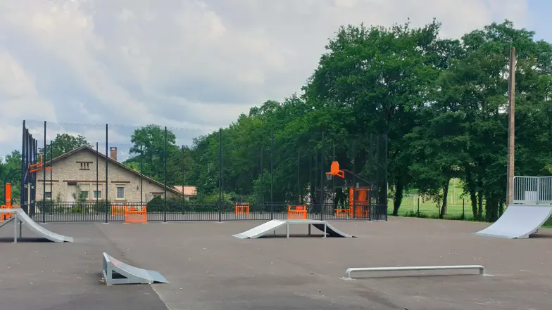 Terrain multisports Montaigu de Quercy