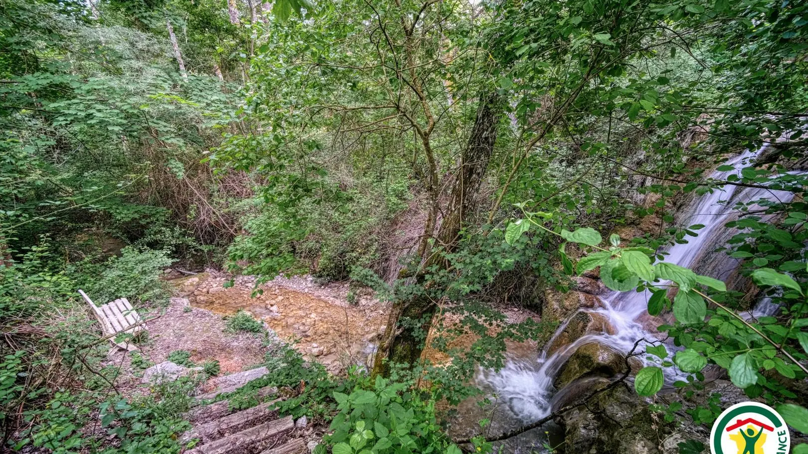 La cascade où il fait bon se rafraîchir en plein été