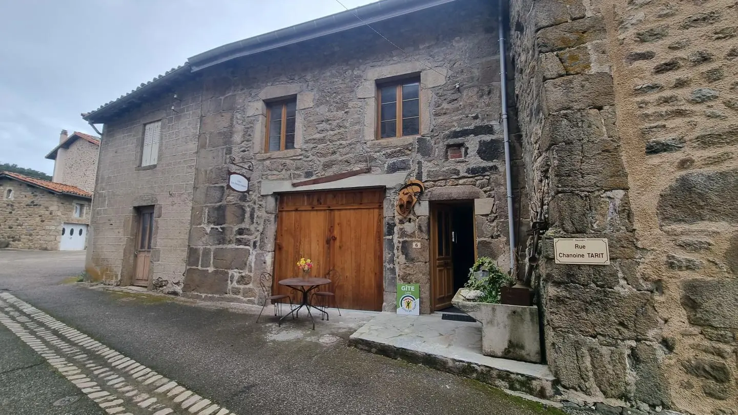 Sauvain, village de caractère. Le gîte se situe dans le coeur de du village classé.