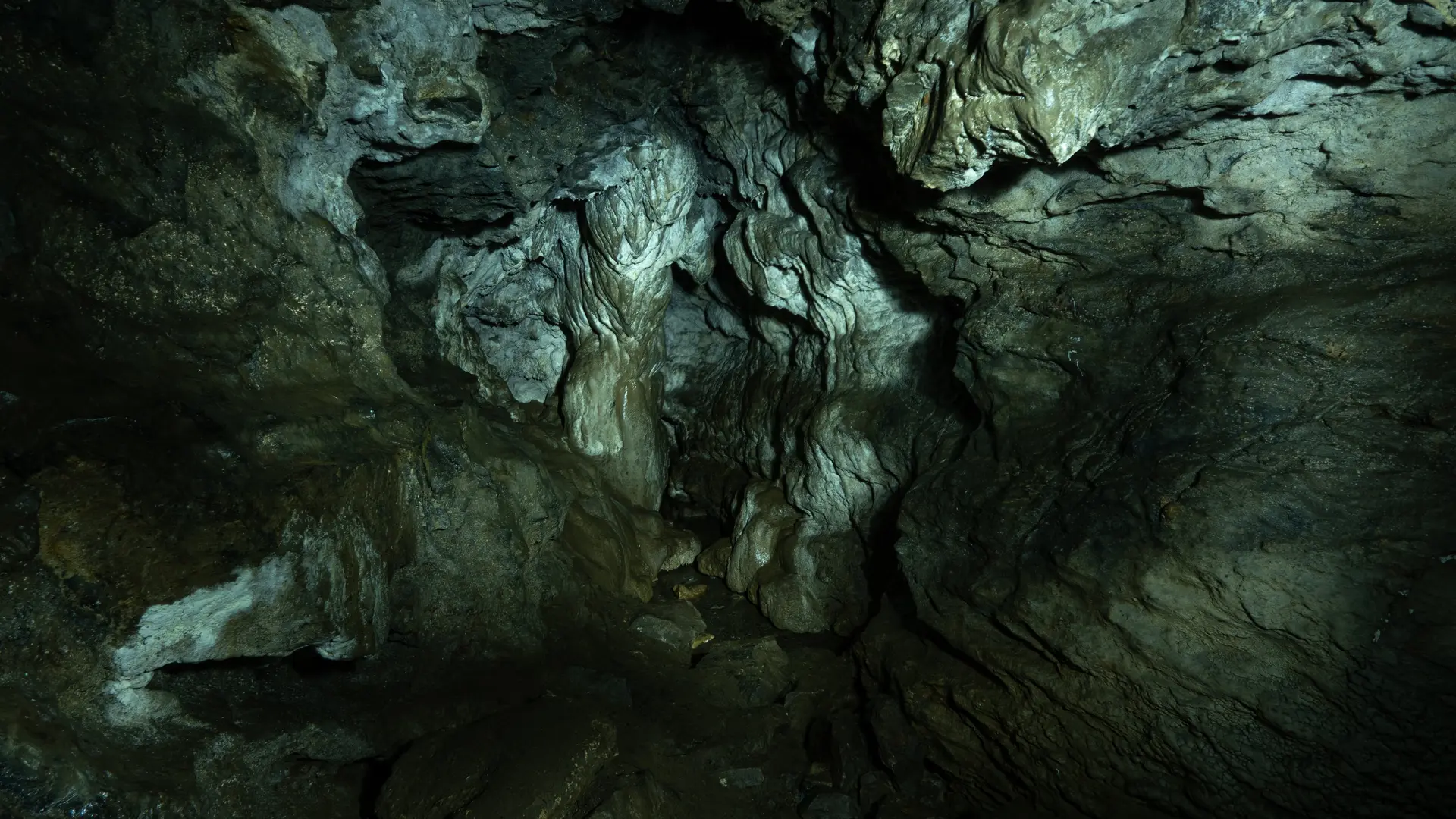 La grotte des fées à Ferrières-sur-Sichon