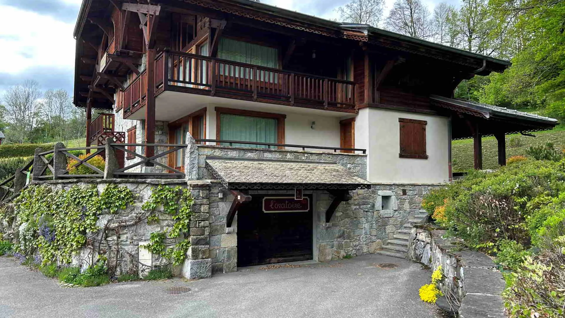 Extérieur zoom entrée garage