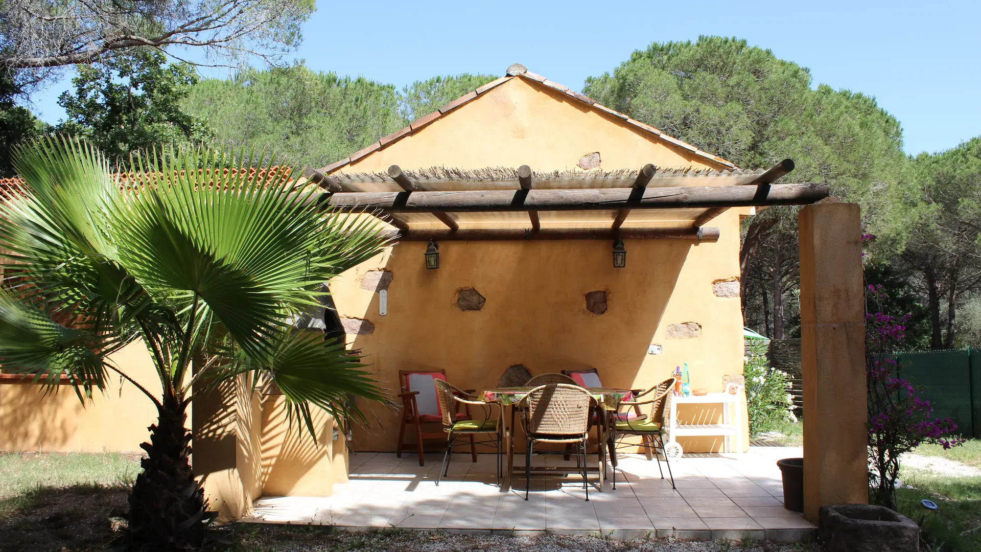 Le Bastidon sous les Pins