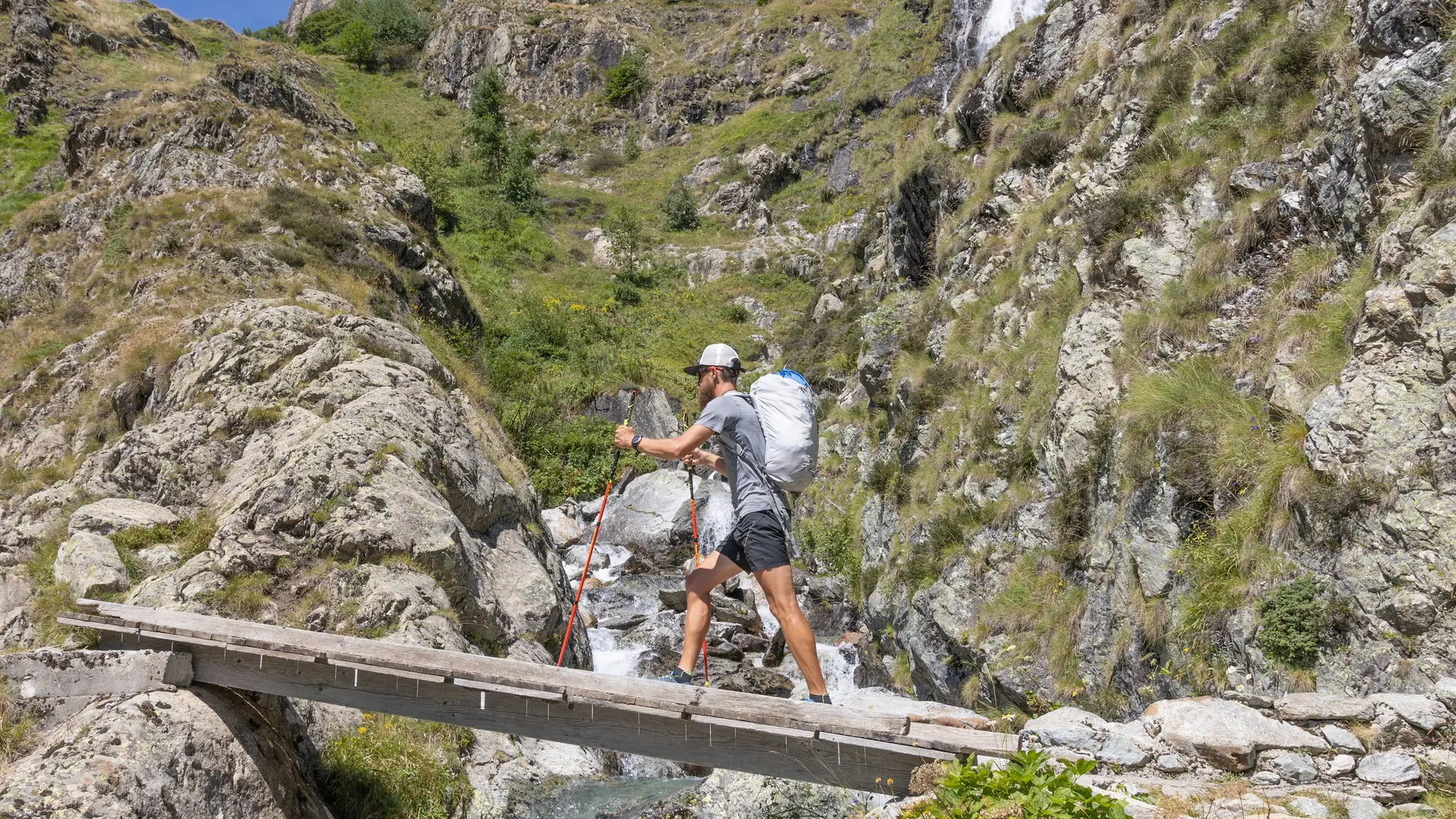 Pont d'accès au refuge