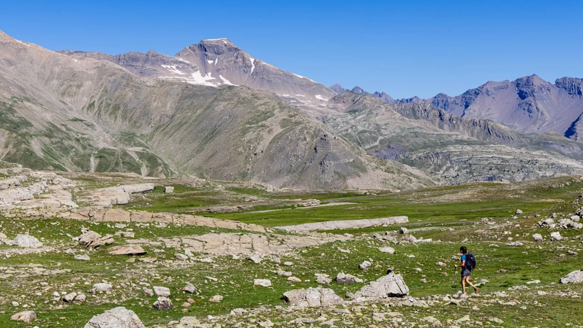 Montée au col des Terres Blanches depuis Dormillouse