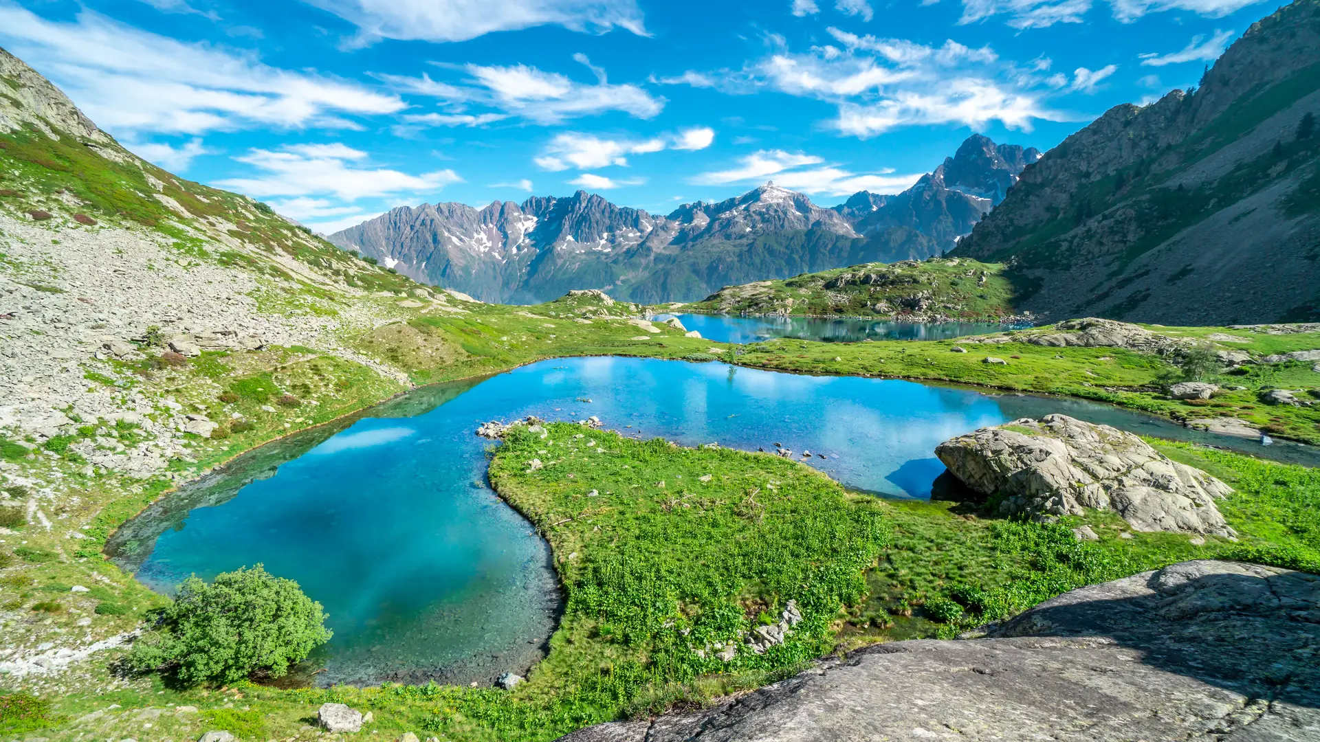 Vue sur les lacs de Pétarel
