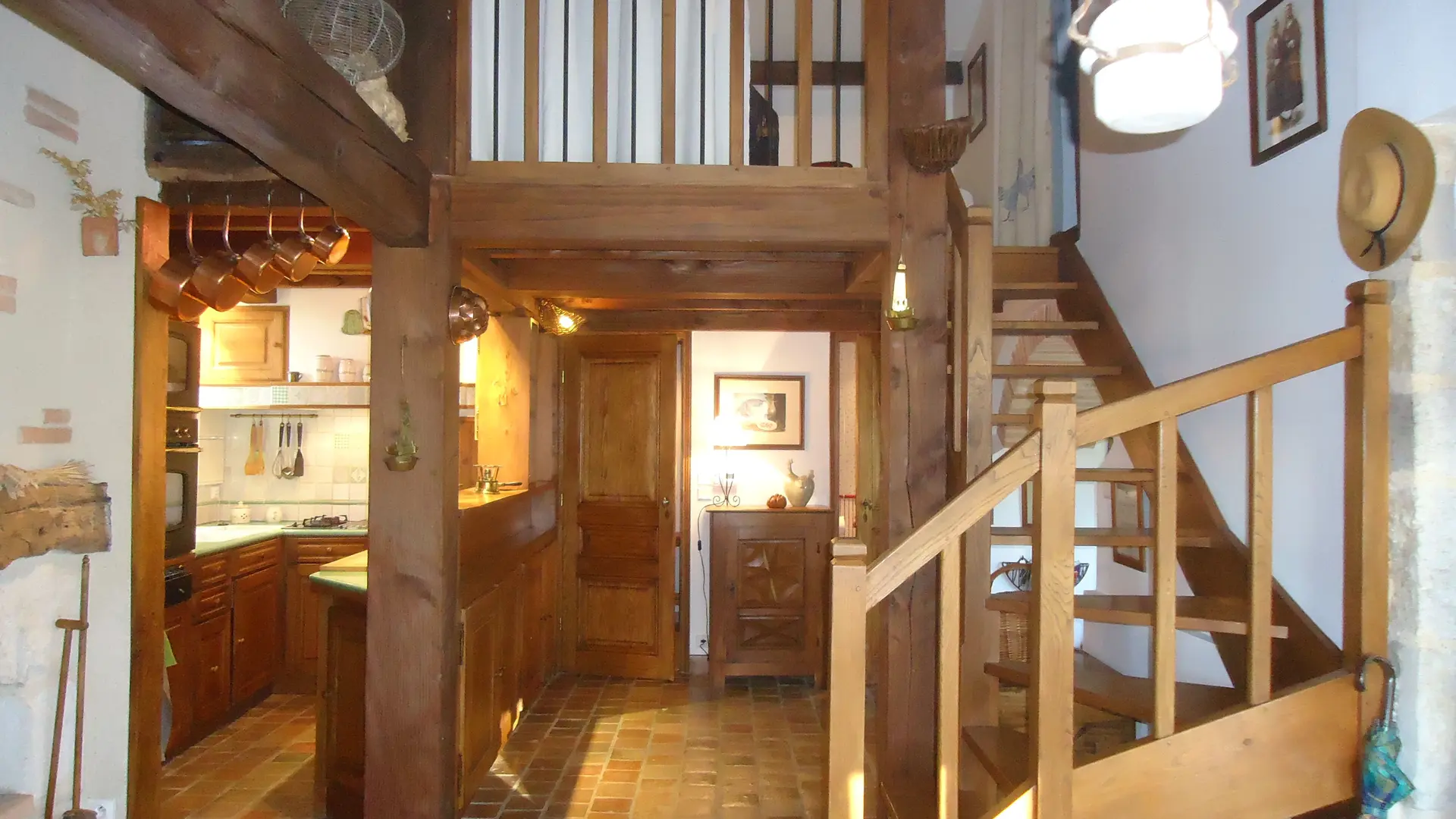 cuisine ouverte sur séjour et salon