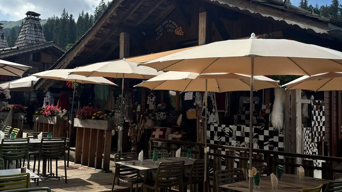 Terrasse et boutique