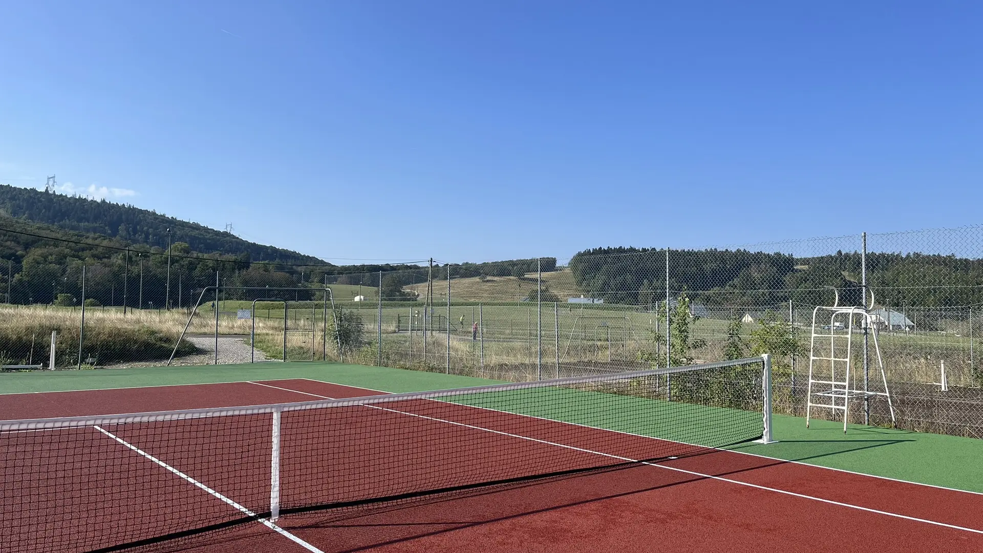 Court de tennis aux Plans d'Hotonnes_Haut Valromey