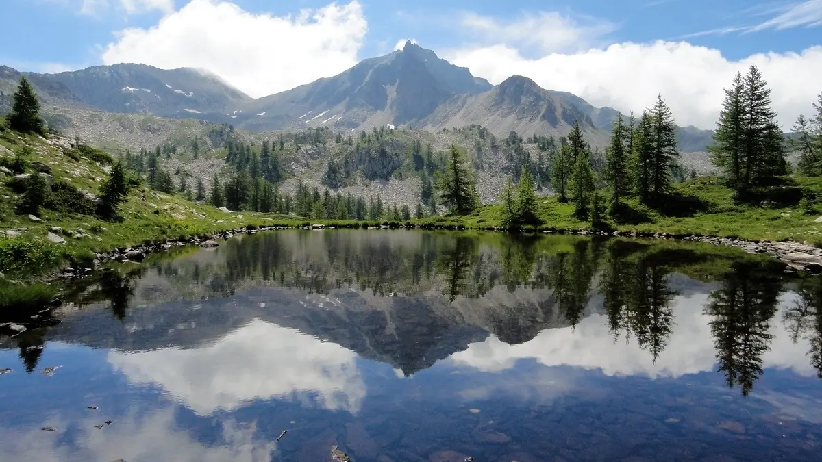 Lac miroir du Mercantour