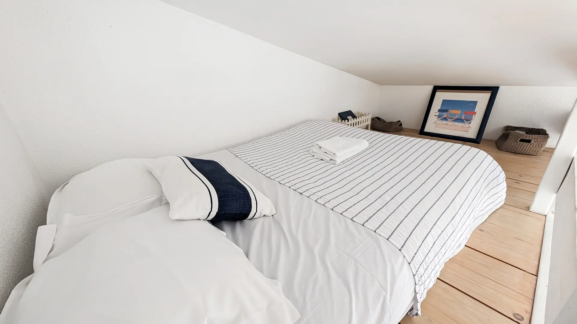 Mezzanine with a 140 cm bed