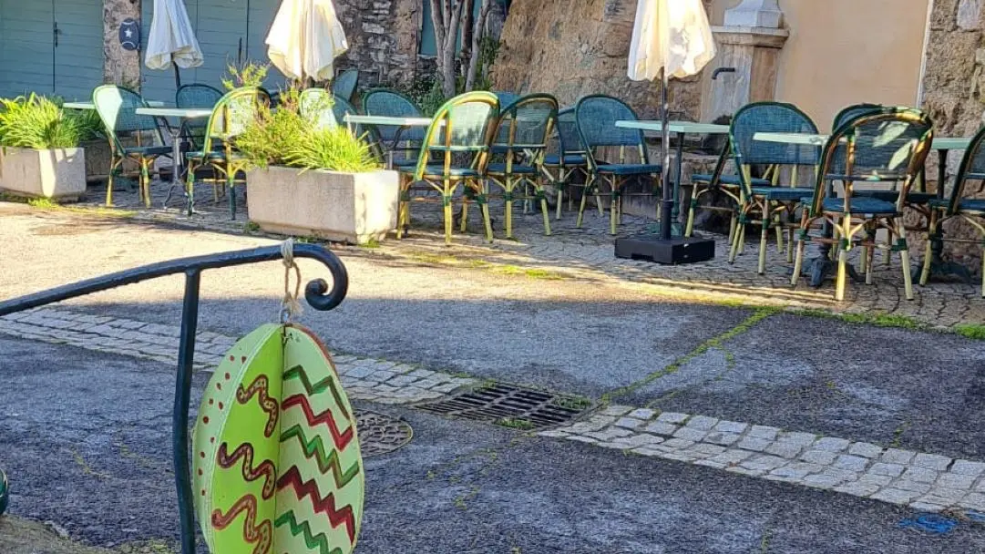 Terrasse côté fontaine