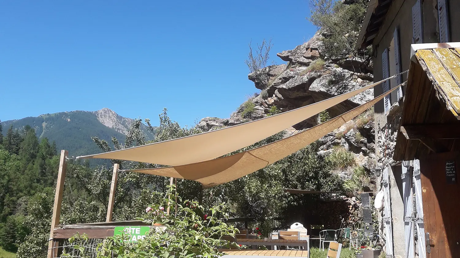 La buvette du Gîte de Méolans