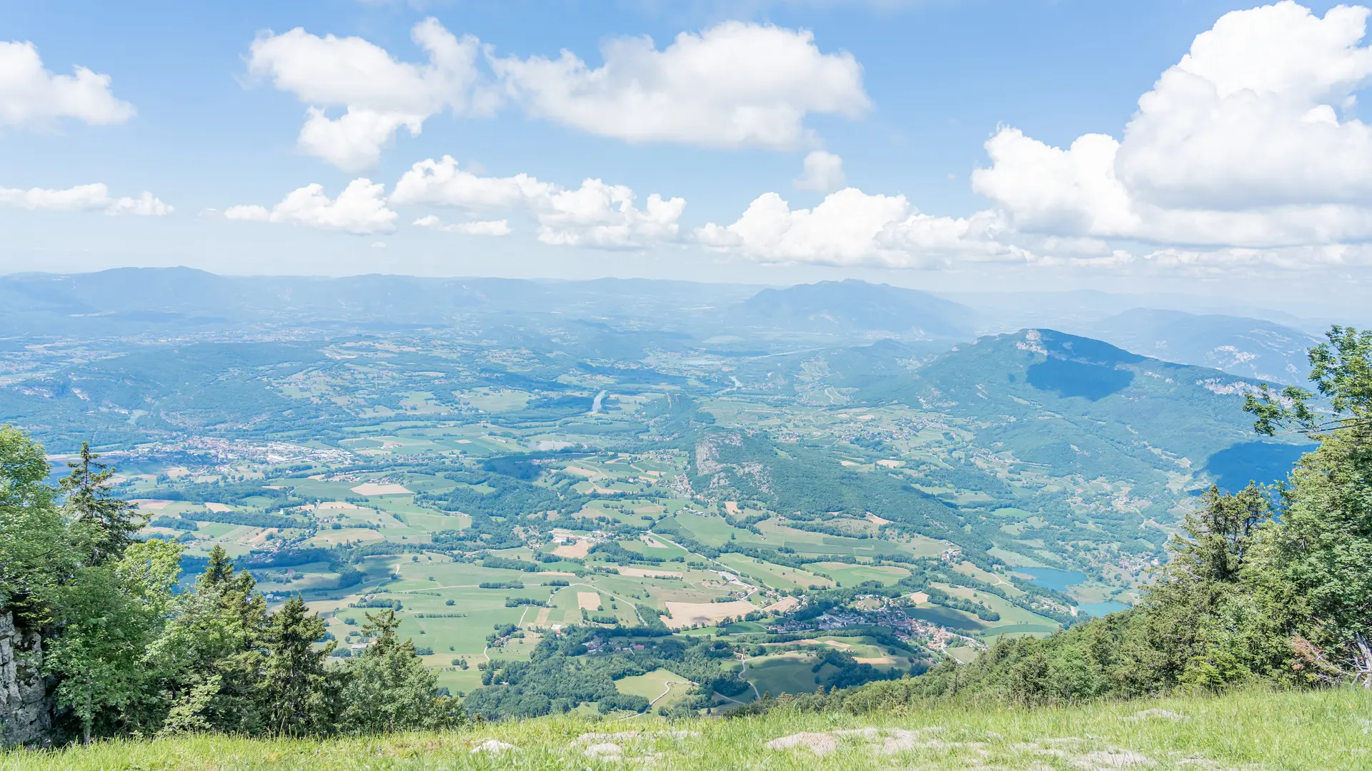 Vue depuis l'aire de décollage des parapentes