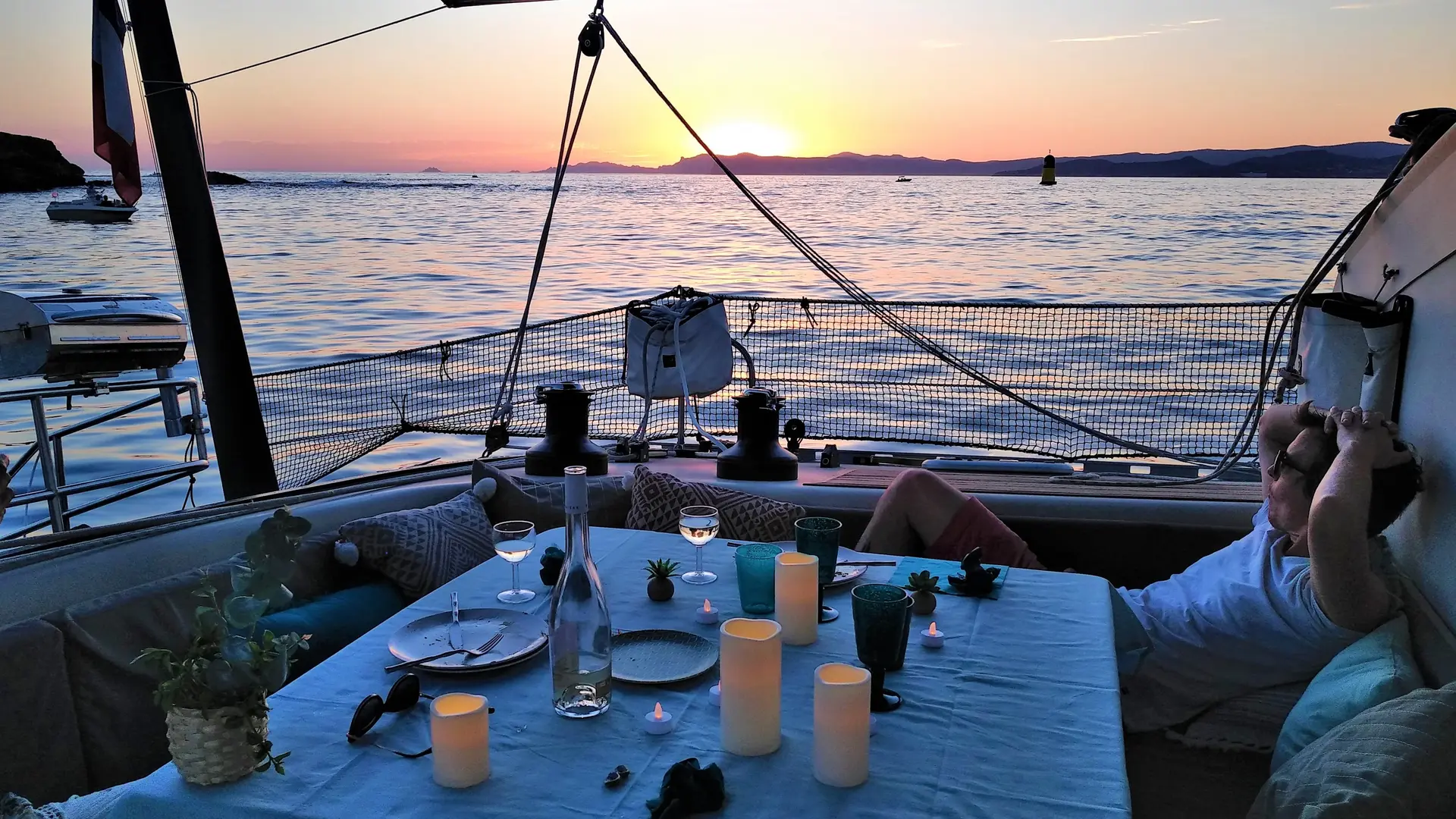 Soirée romantique sur un catamaran