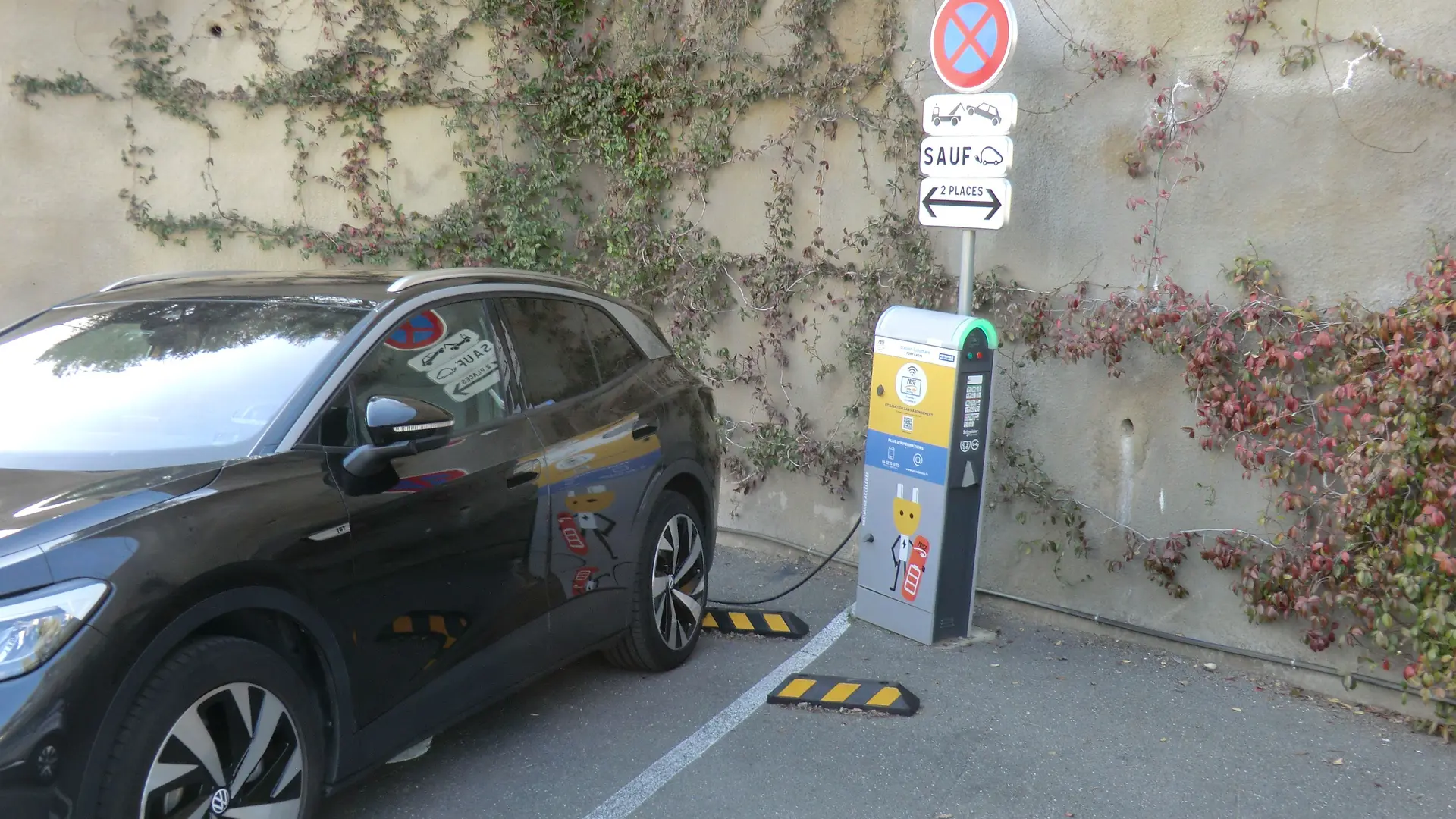 Borne de recharge pour votre voiture électrique à proximité du Gite