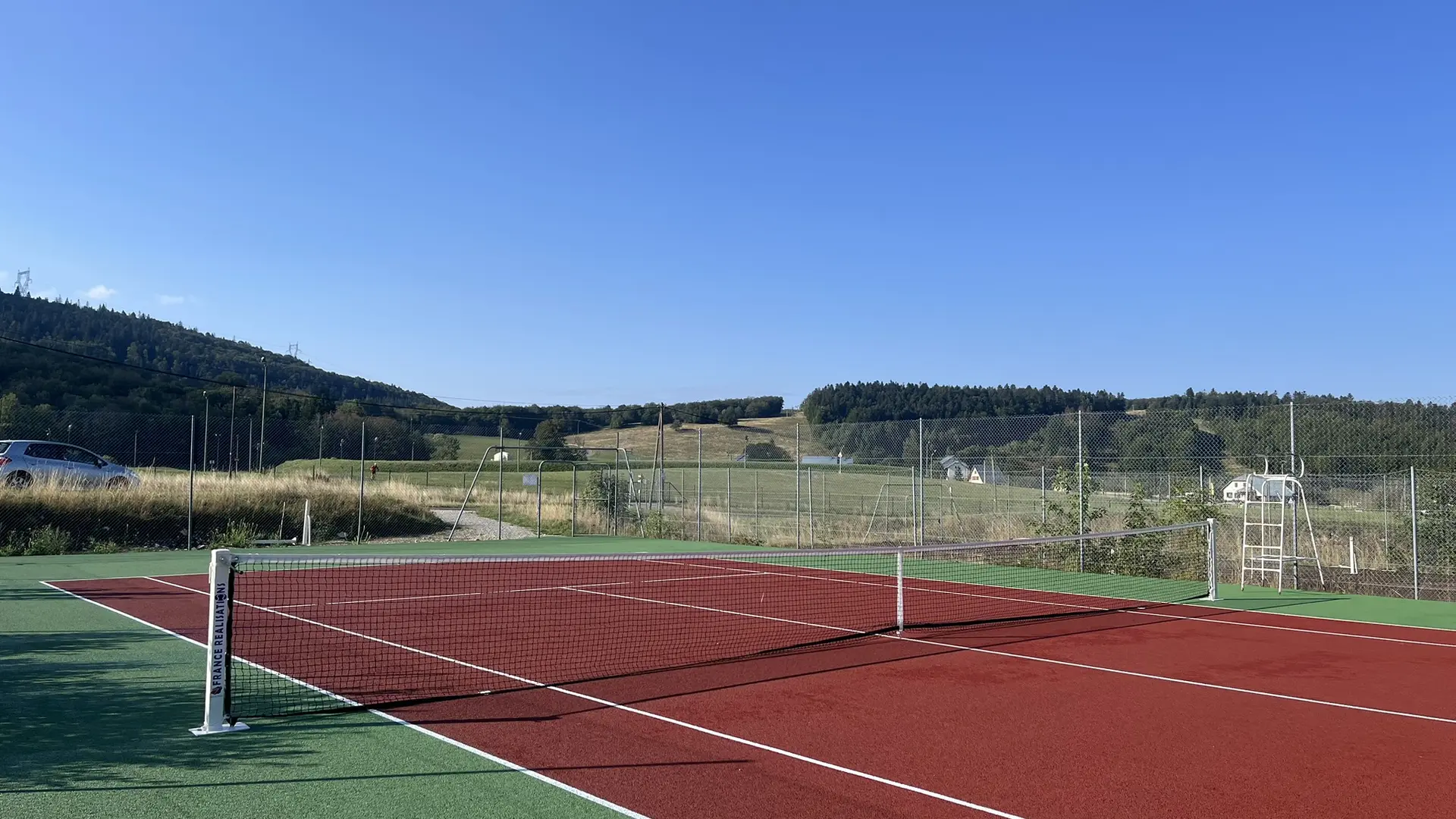 Court de tennis aux Plans d'Hotonnes_Haut Valromey