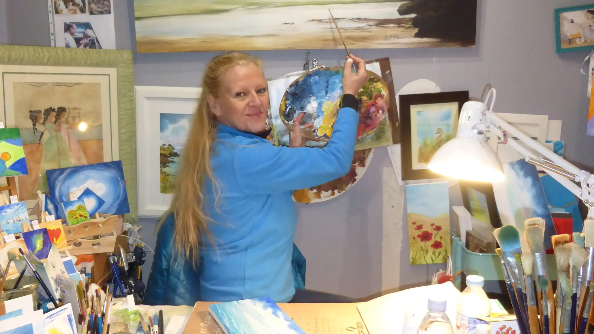 Mireille dans son atelier