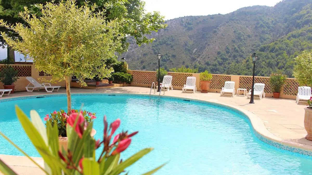 Gîte Les Oliviers d'Utelle-Piscine de la Résidence-Utelle-Gîtes de France des Alpes-Maritimes