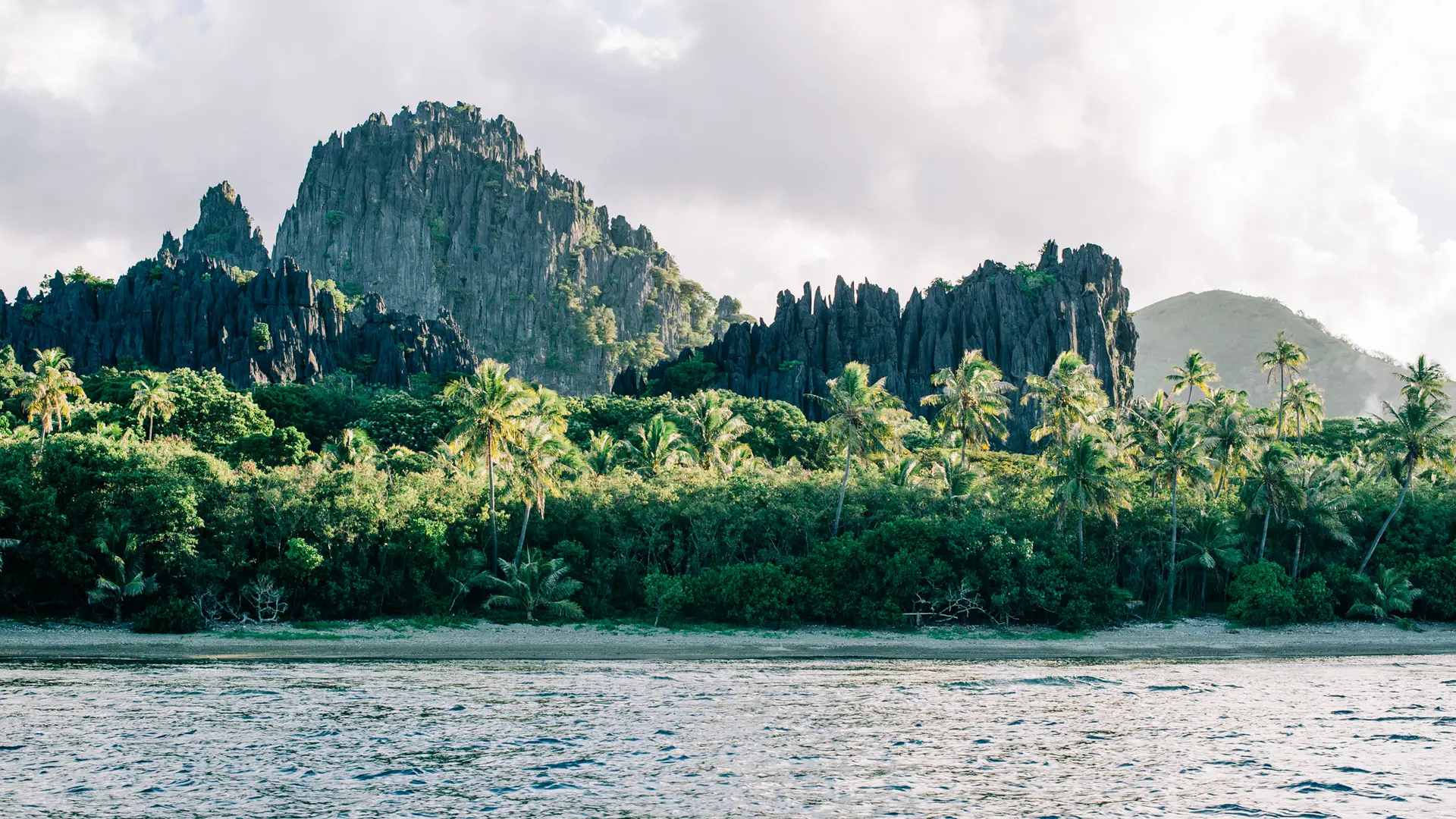 roches, Hienghène, balade en mer, Houleyo, côte océanienne
