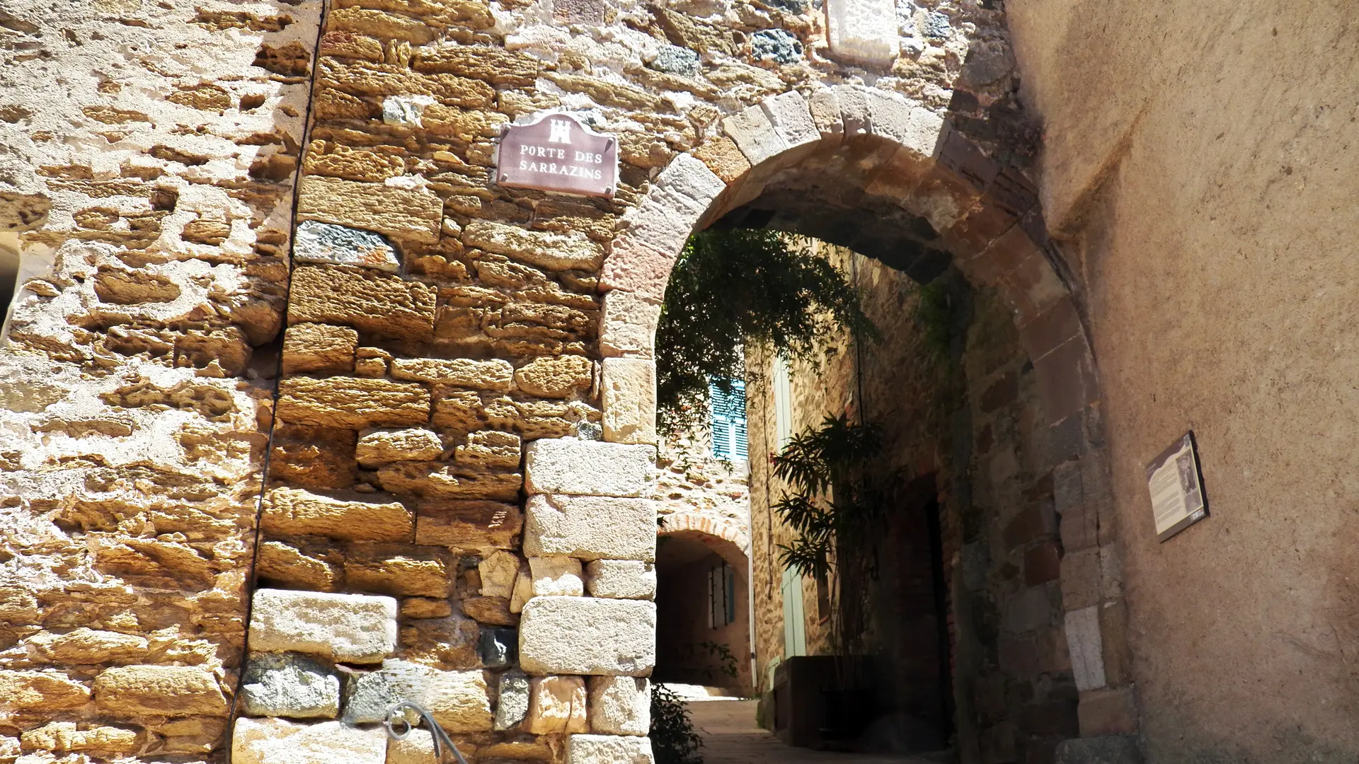 La Porte des Sarrazins à gassin