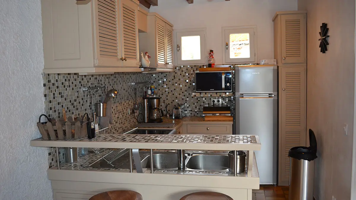 coin cuisine moderne et lumineux, bar, fenêtres