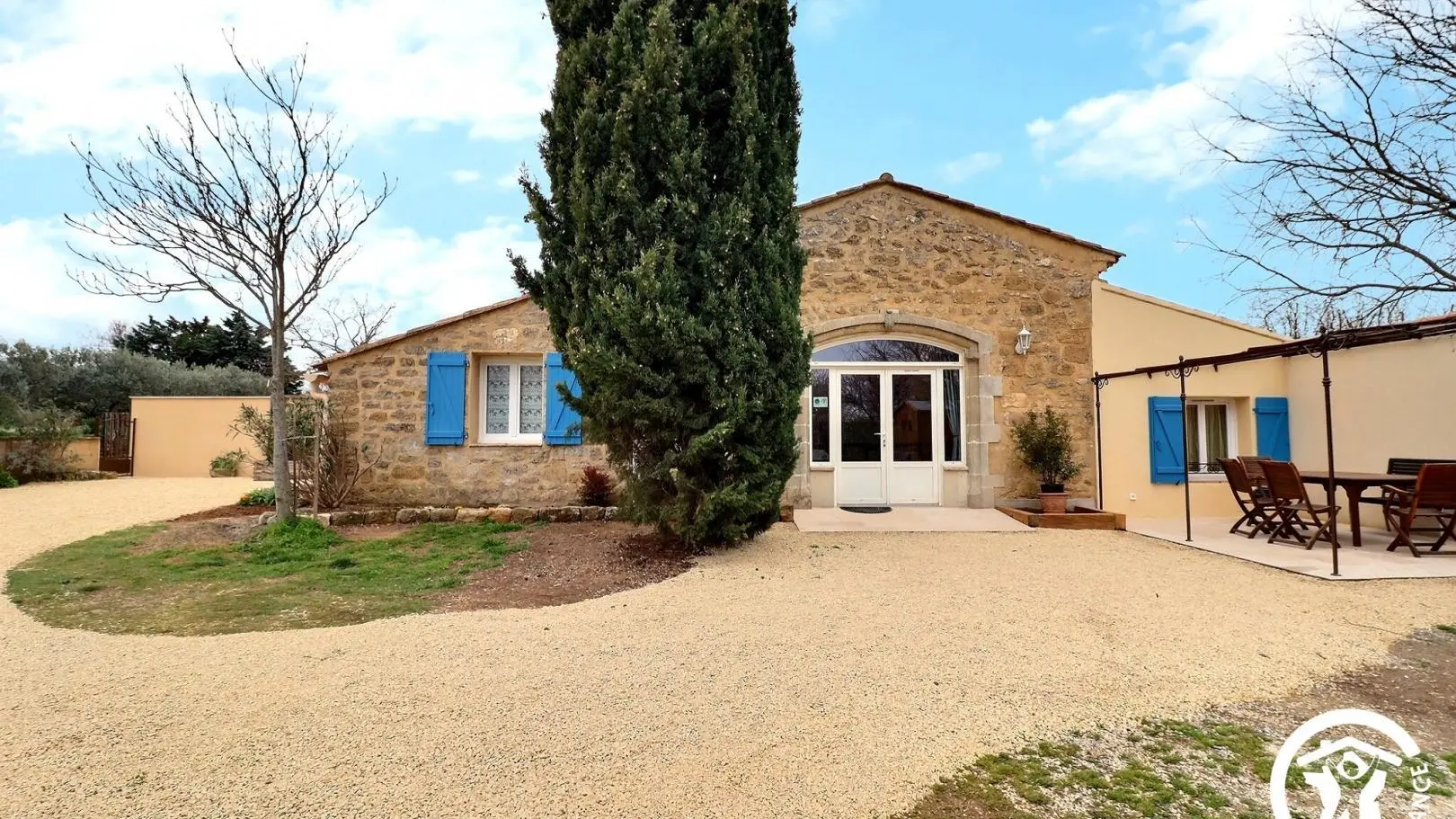 Grand espace extérieur , terrasse et pergola