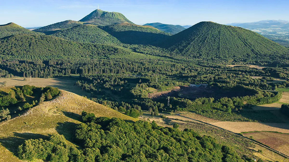 Les puys des Gouttes, de Côme et de Dôme