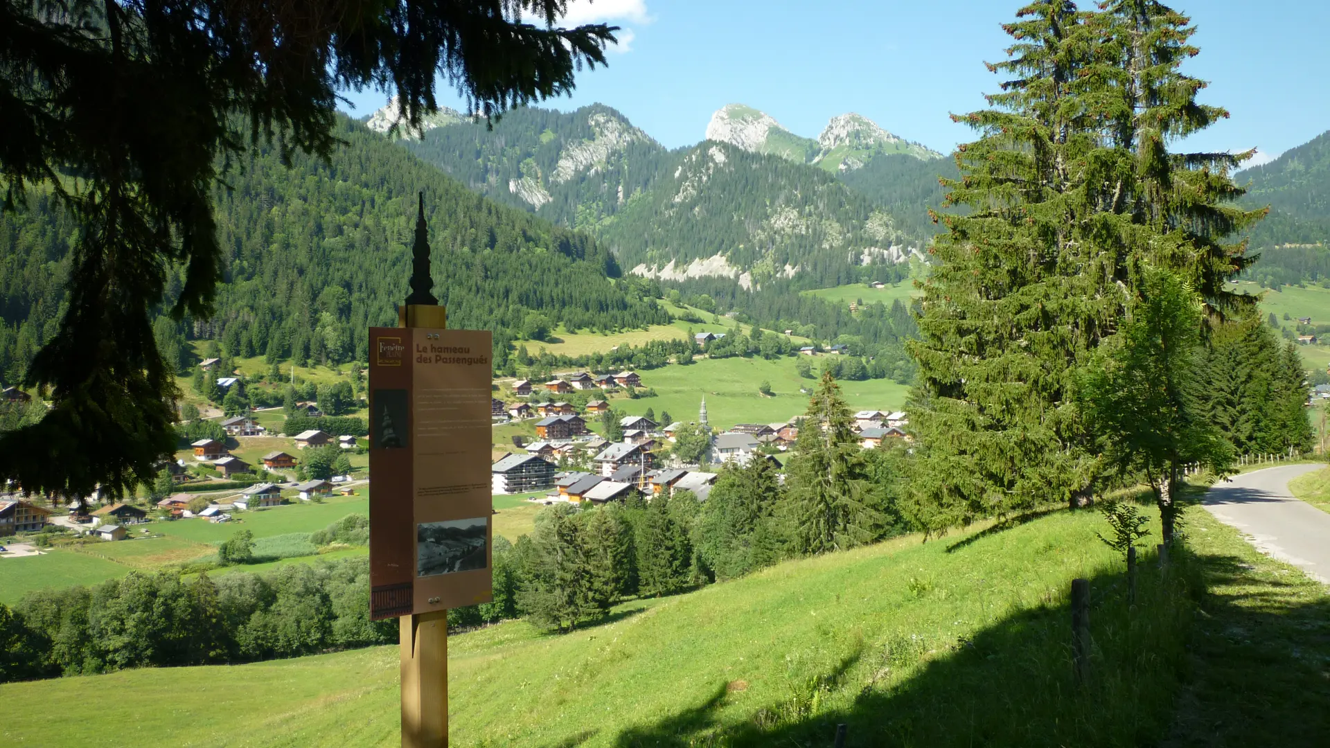 Vue sur le hameau des Passengués
