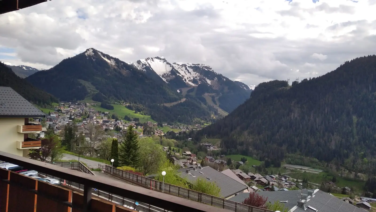 Vue sur le village depuis le balcon