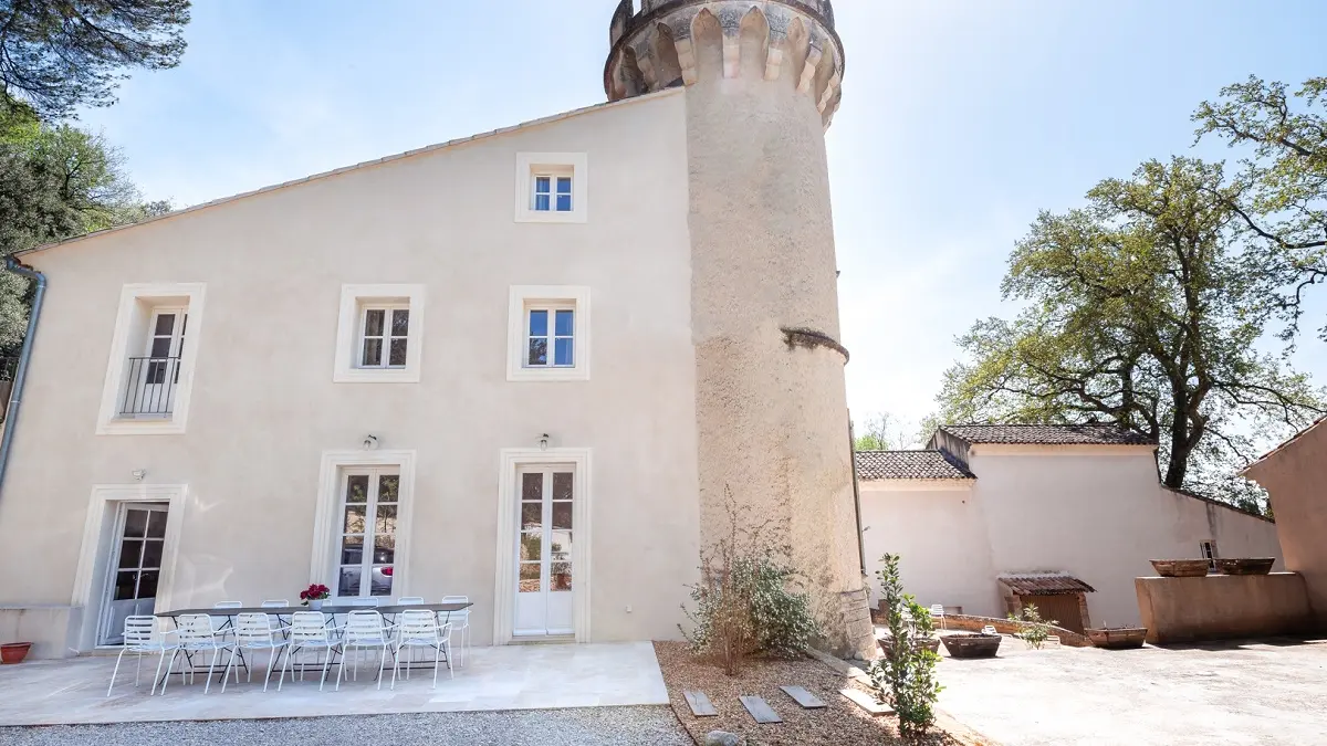 Façade et terrasse du gîte