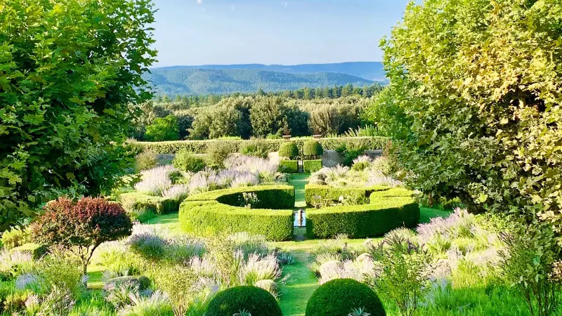 Visite par les propriétaires du Pavillon de Galon à Cucuron_Cucuron
