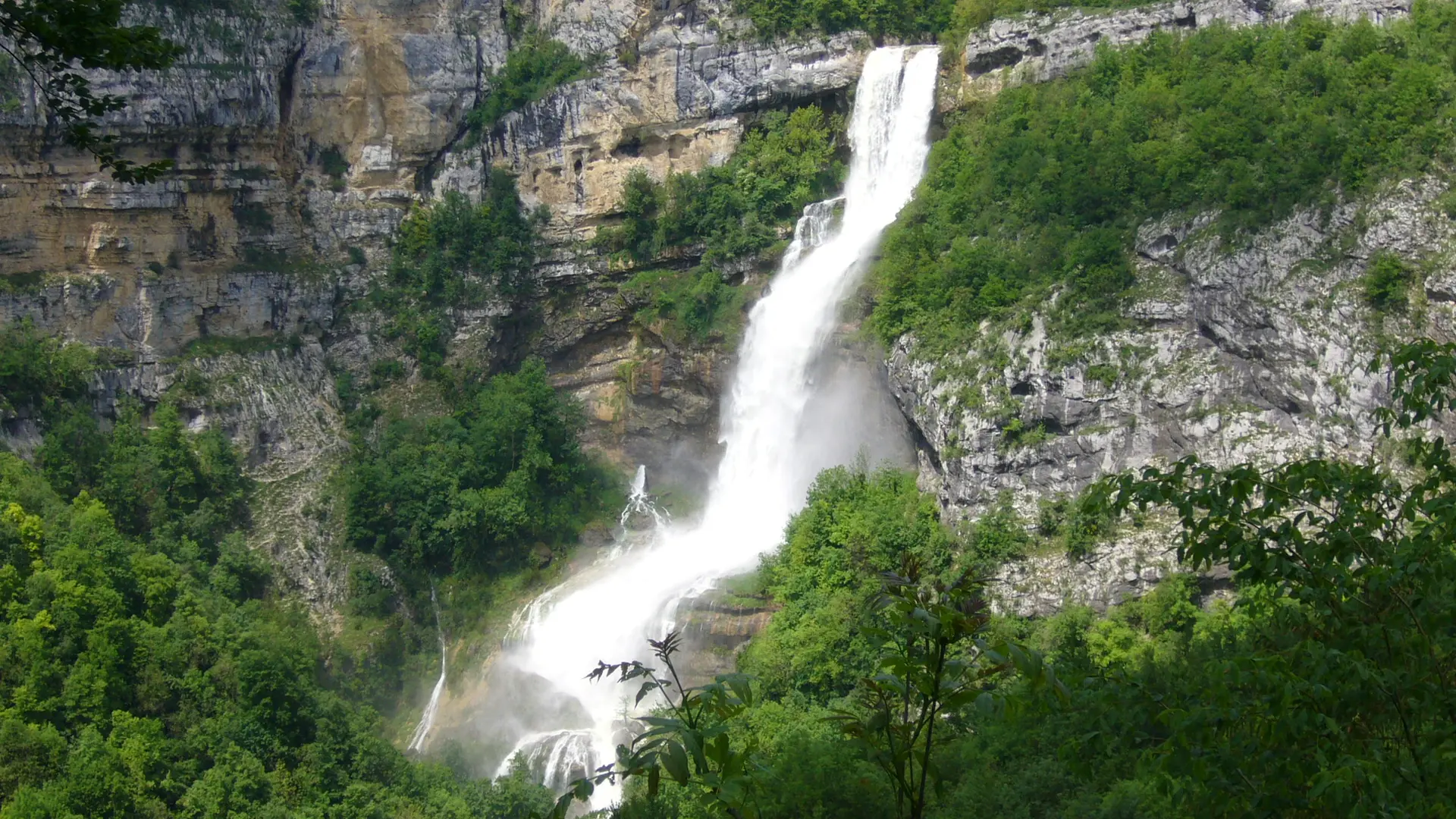 Cascade vallée de l'Albarine Bugey Chaley