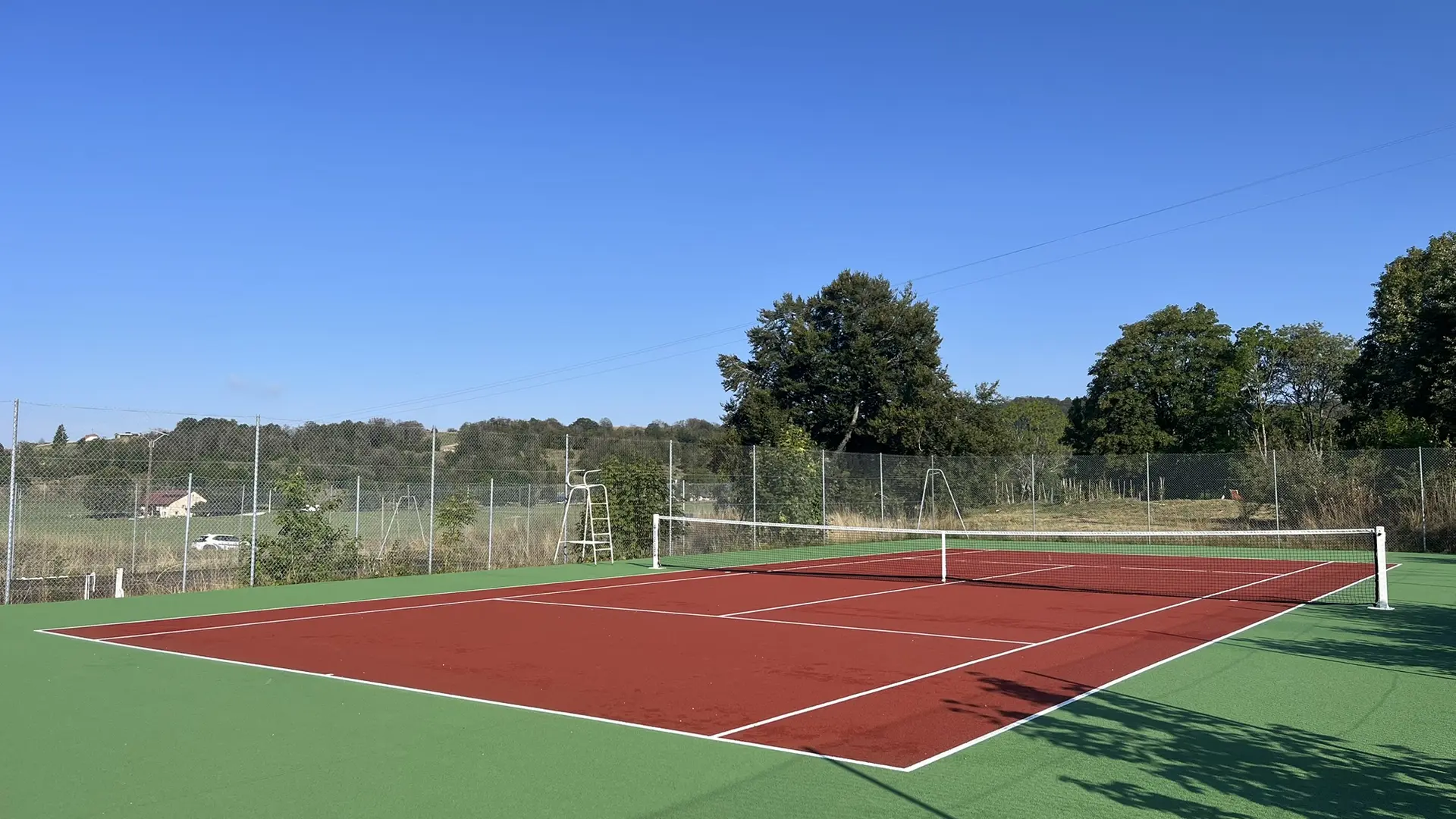 Court de tennis aux Plans d'Hotonnes_Haut Valromey