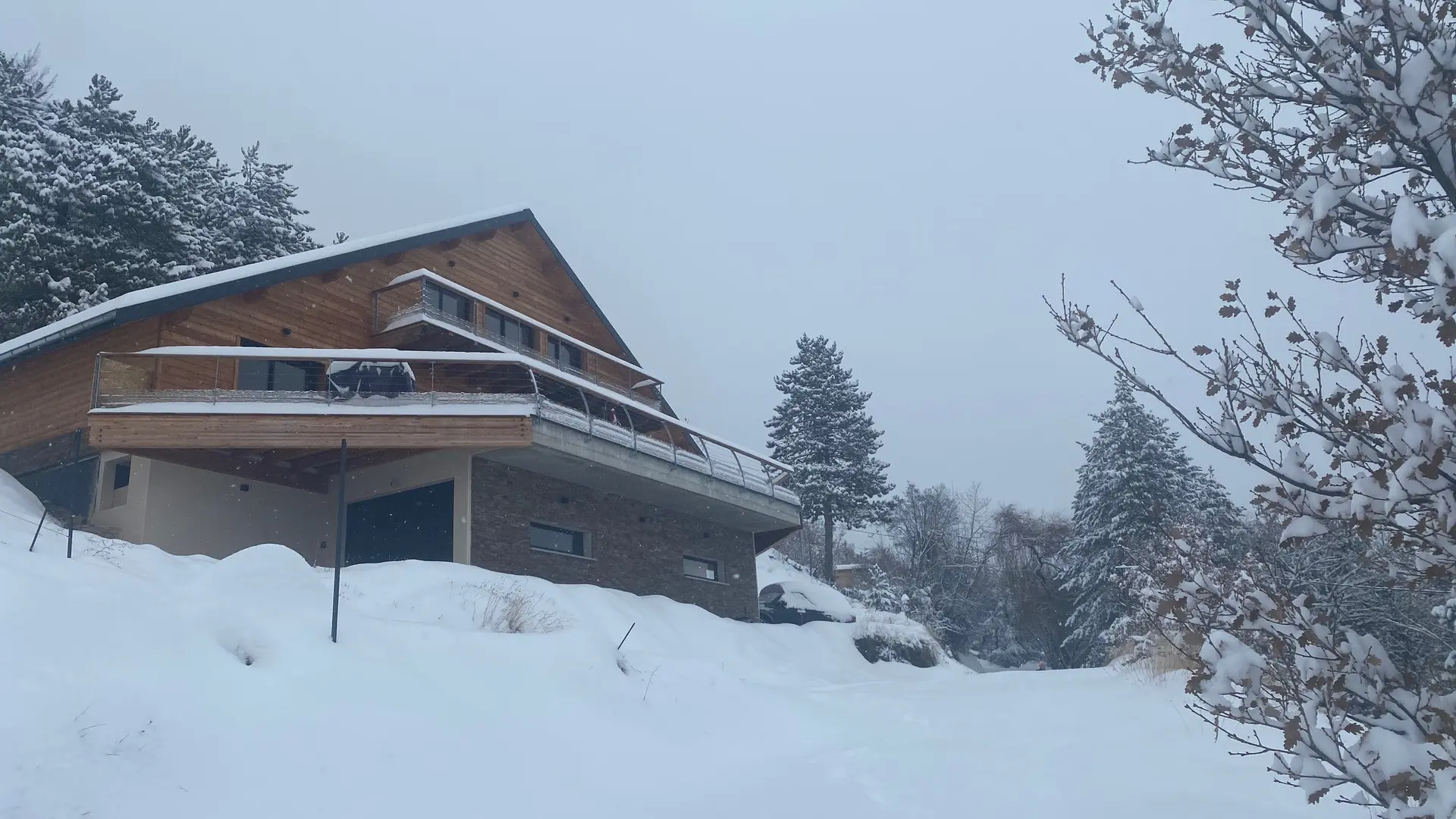 Chalet vue extérieure neige