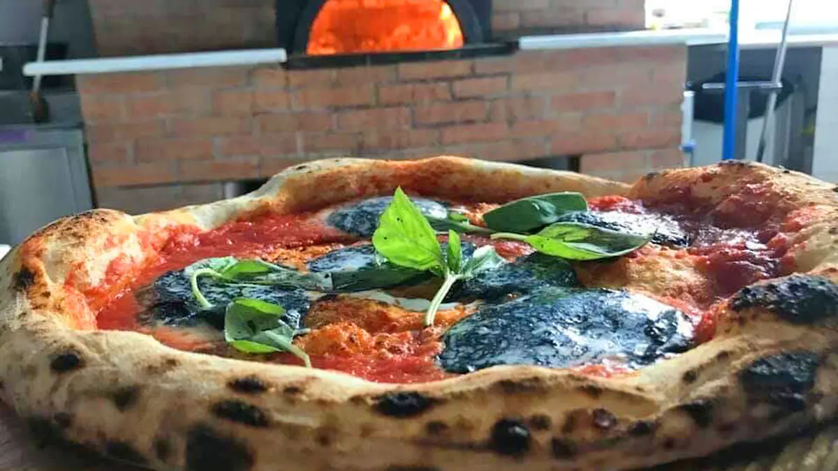 Pizzas au feu de bois