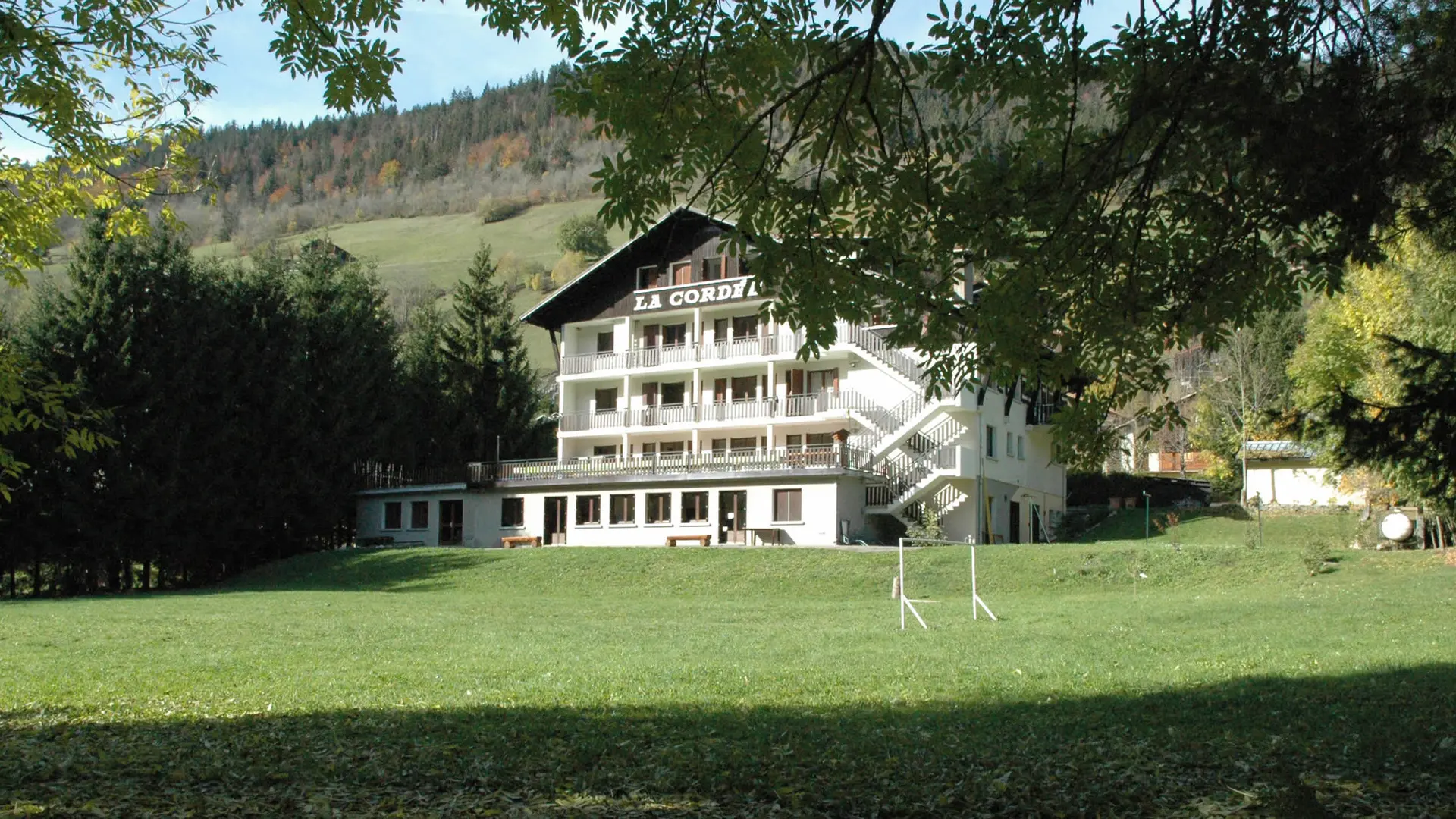 Centre de vacances la Cordée - l'été et le parc
