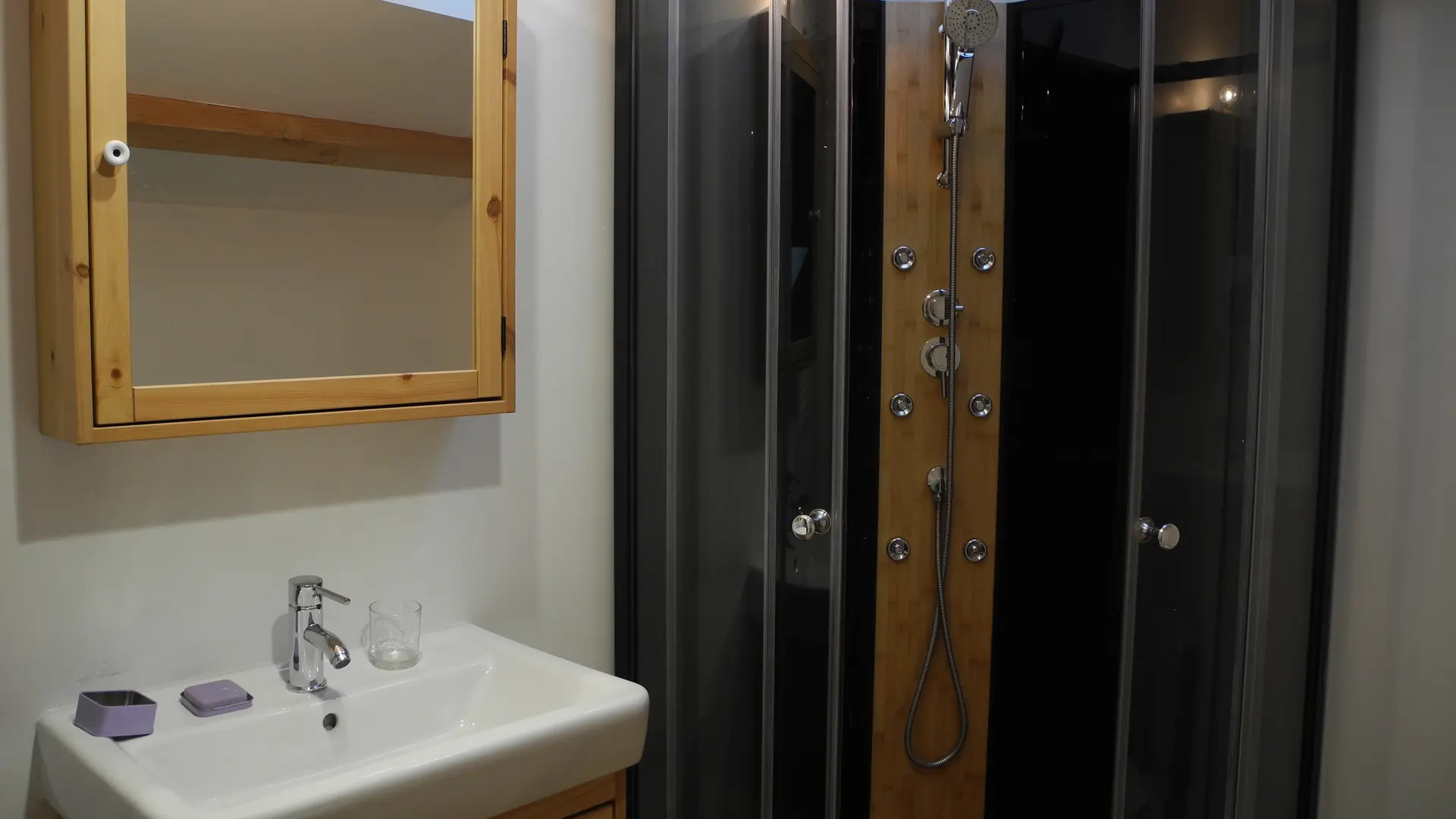 douche salle de bain à l'étage
