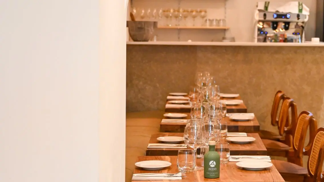 interieur et tables dressées