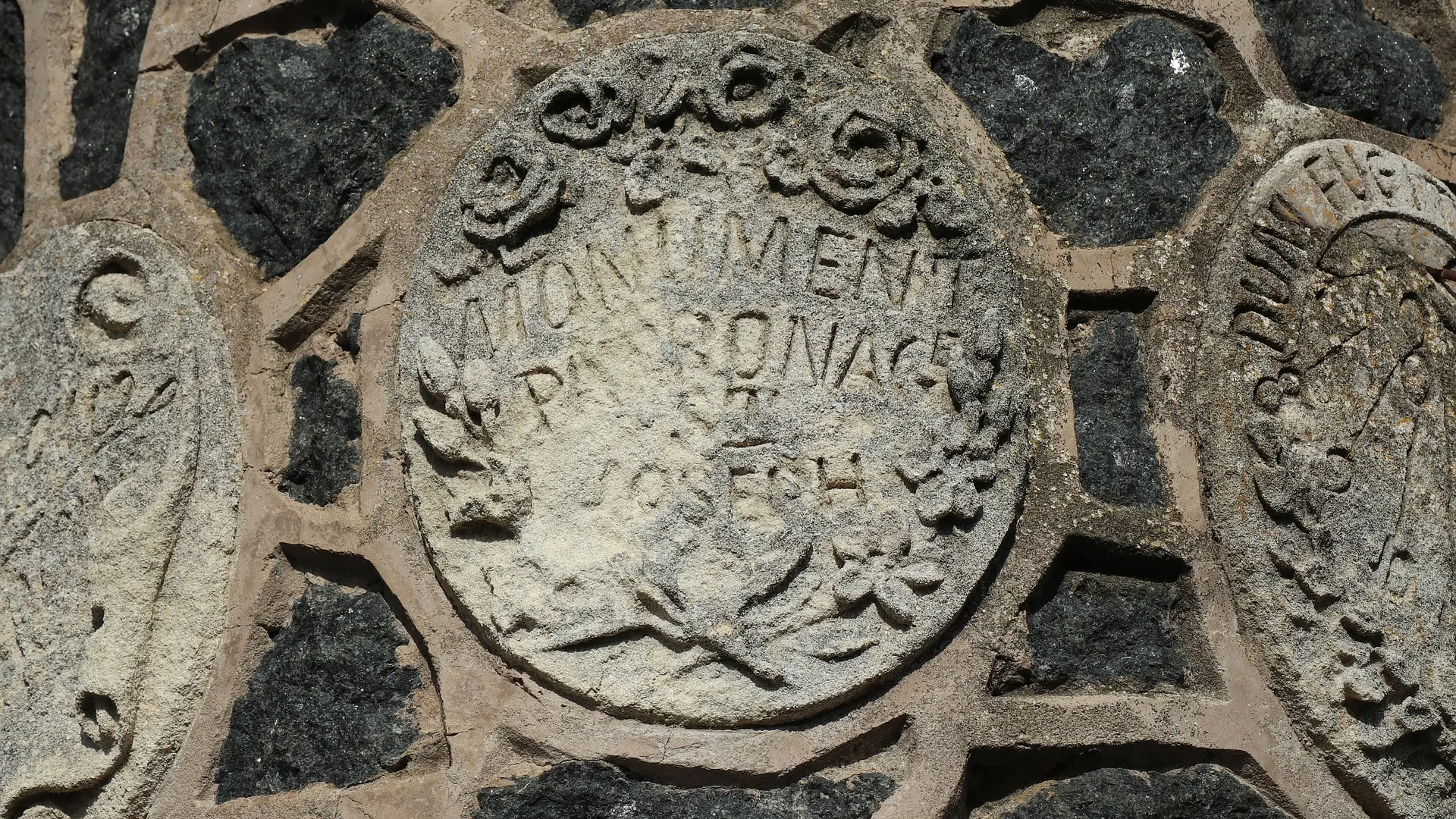 Monument patronage Saint-Joseph - L'énigmatique monument à Saint-Joseph de Gassin - https://gassin.eu