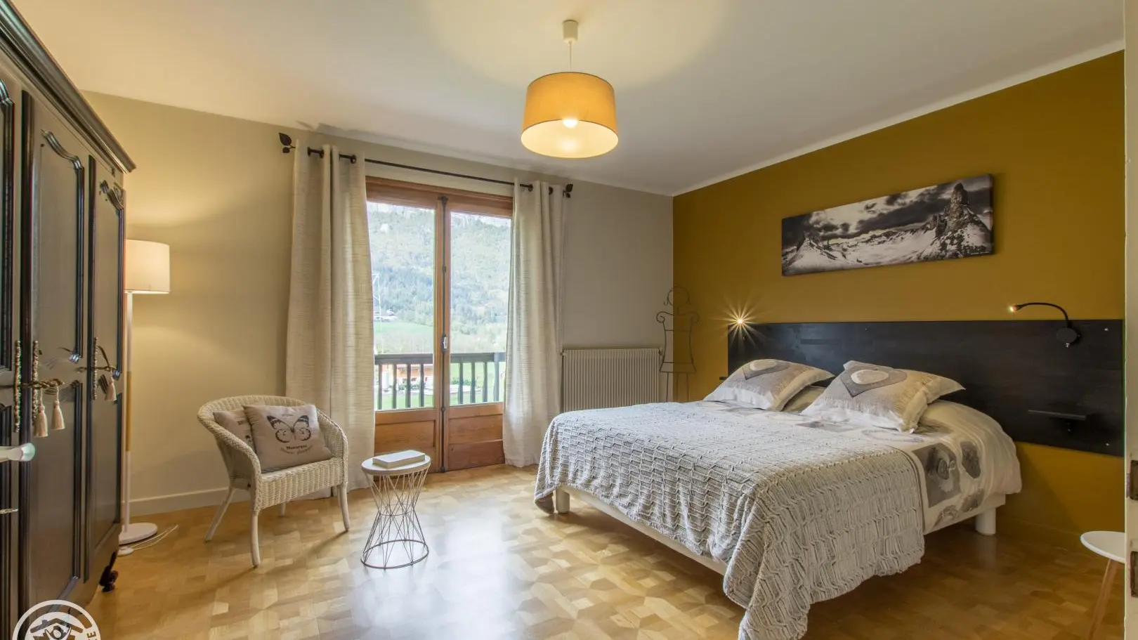 Grande chambre lit 160x200.