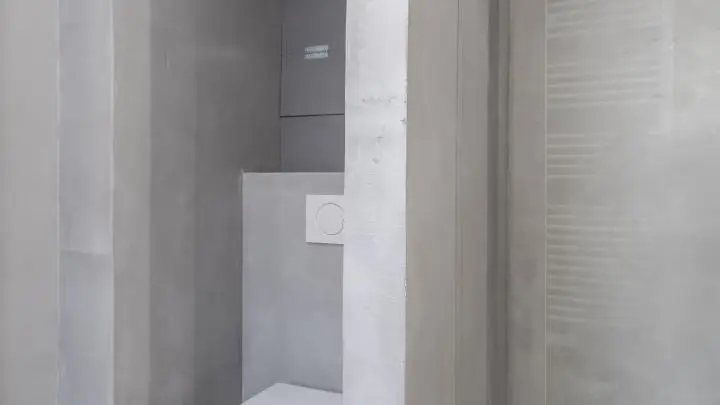 Salle d'eau avec sanitaires intégrés