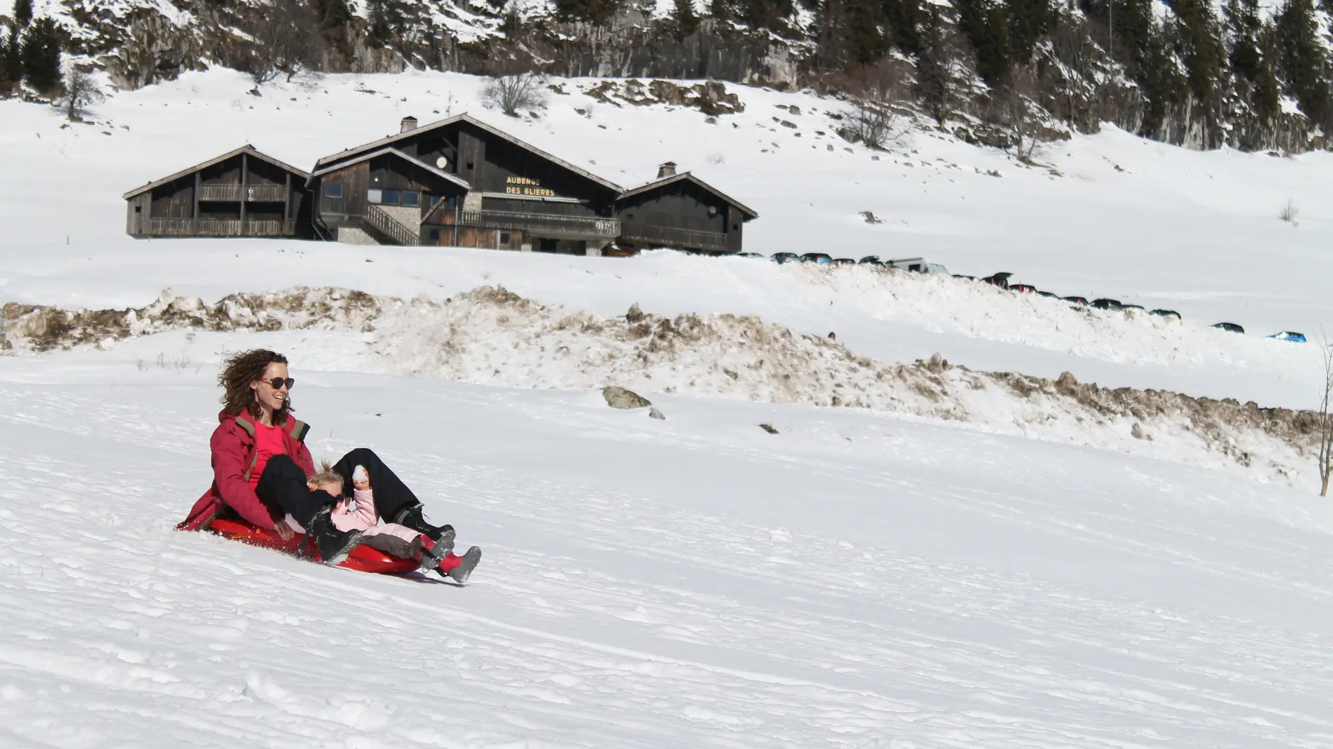 Luge au plateau des Glières en famille