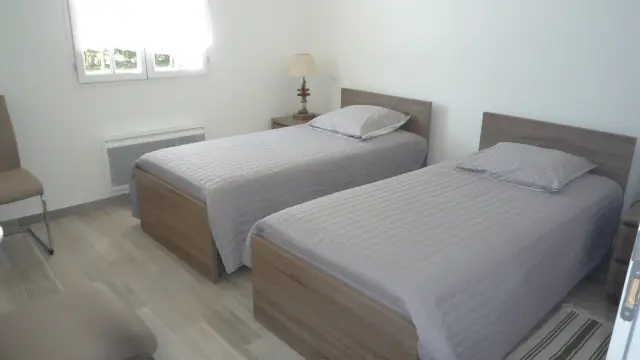 Room with 90 cm beds