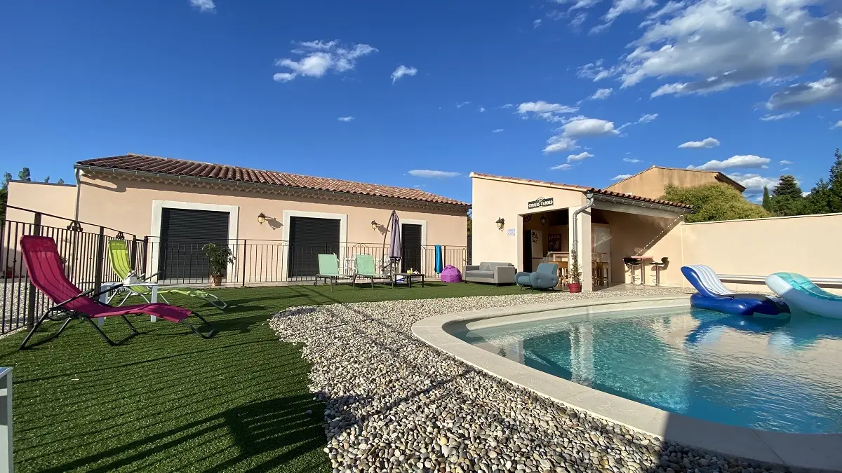 La villa et sa piscine