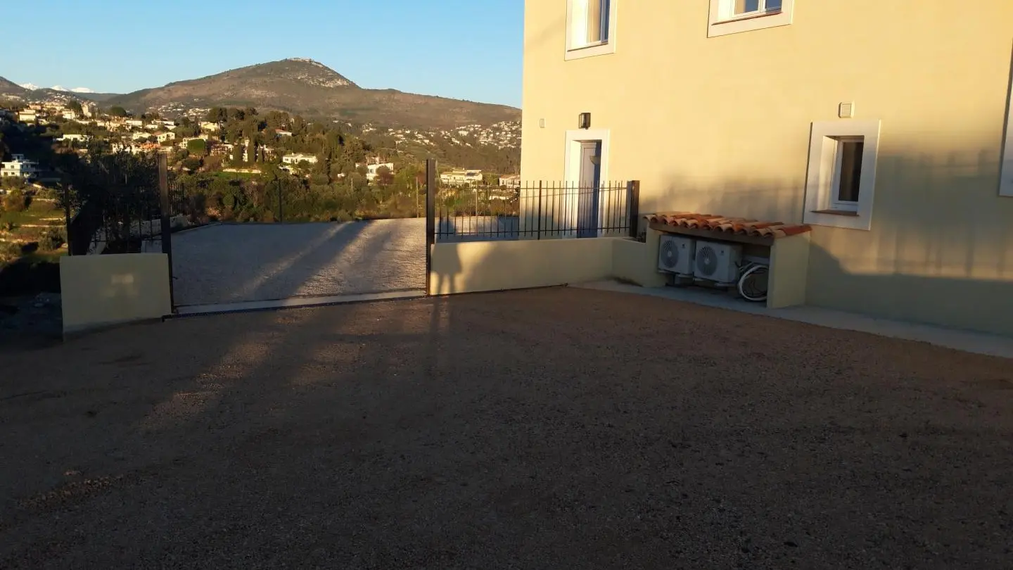 Parking commun Gîtes Maïoun Crémat - Nice - Gîtes de France Alpes-Maritimes