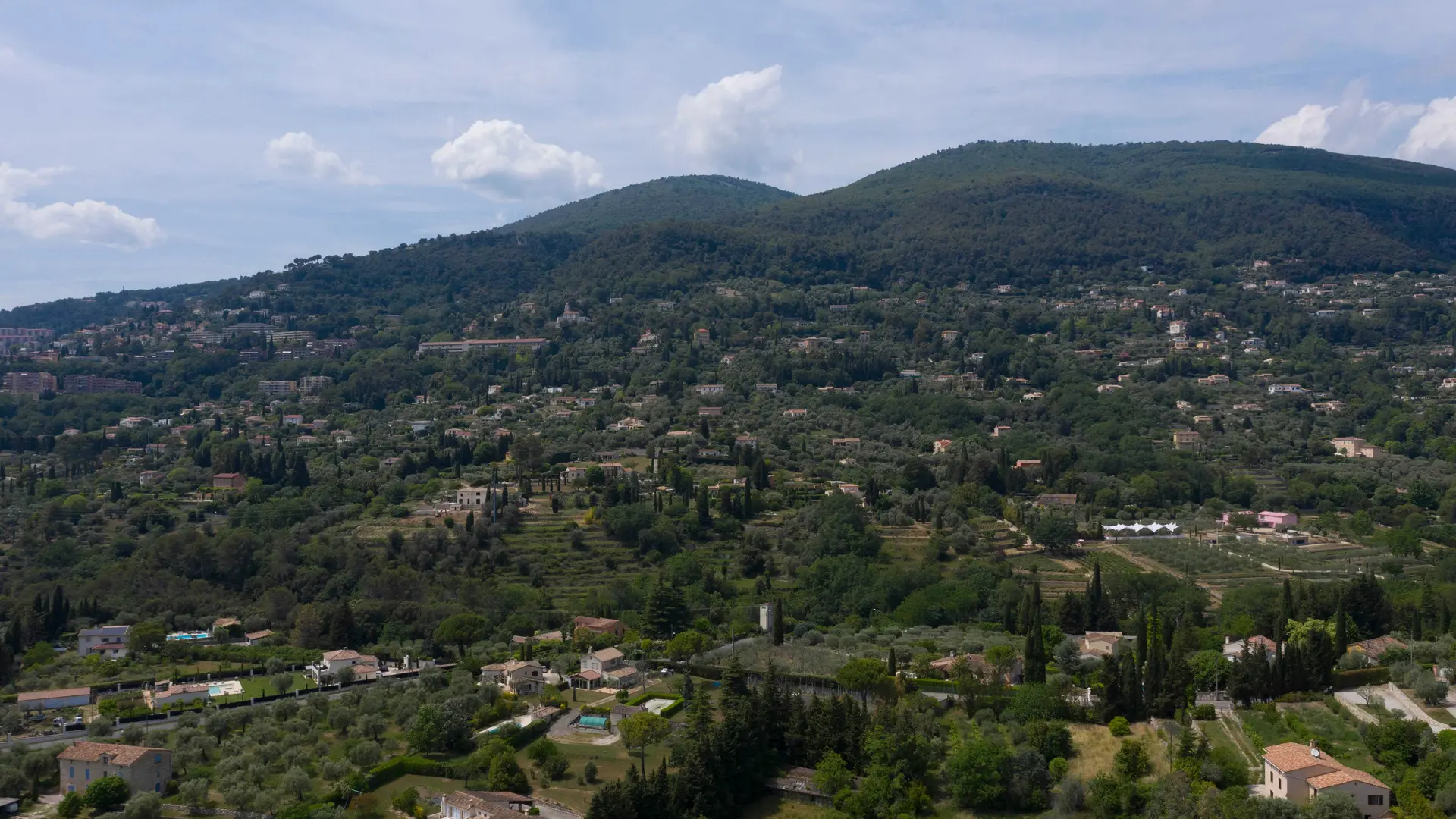 Vue aérienne sur les collines