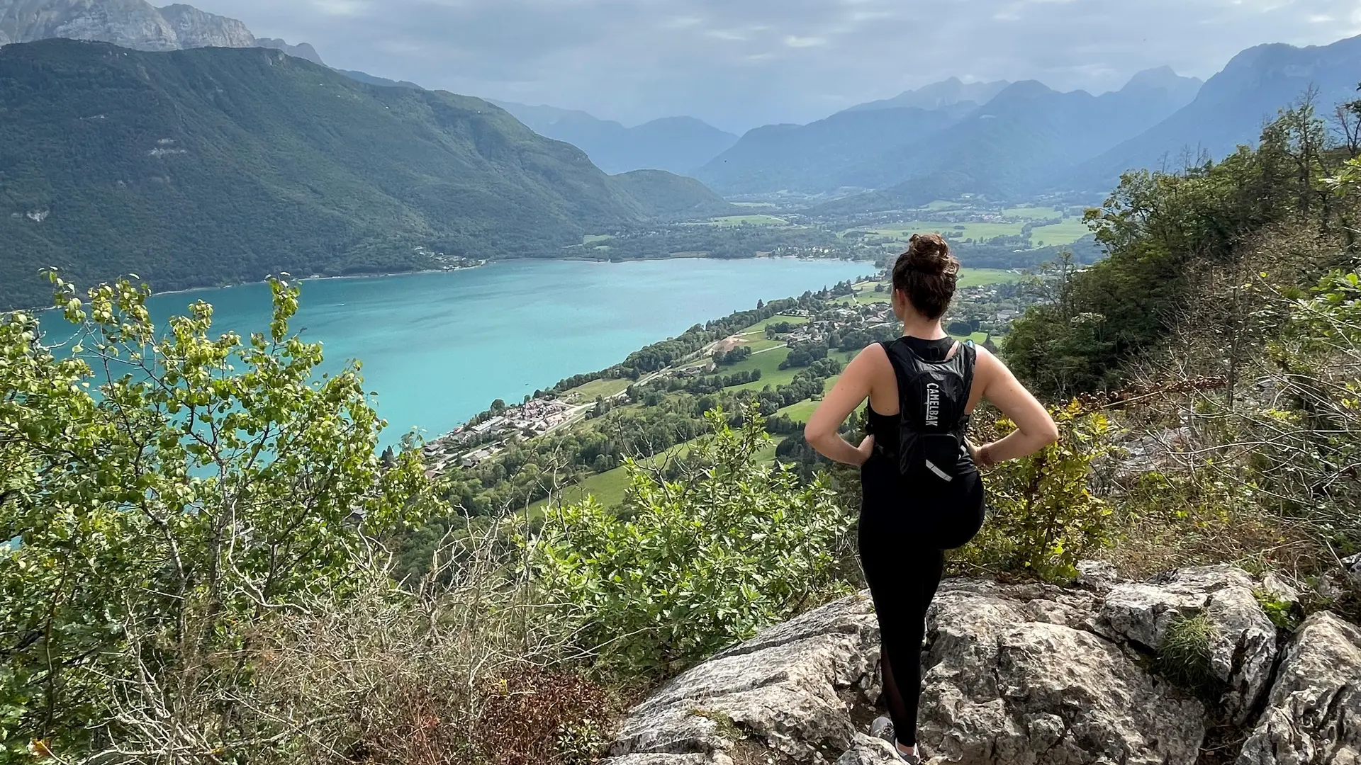 Vue sur le petit lac d'Annecy depuis Taillefer