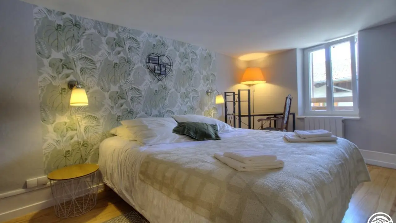 Chambre 1 - 2 personnes 
(lit 160 à l'étage)