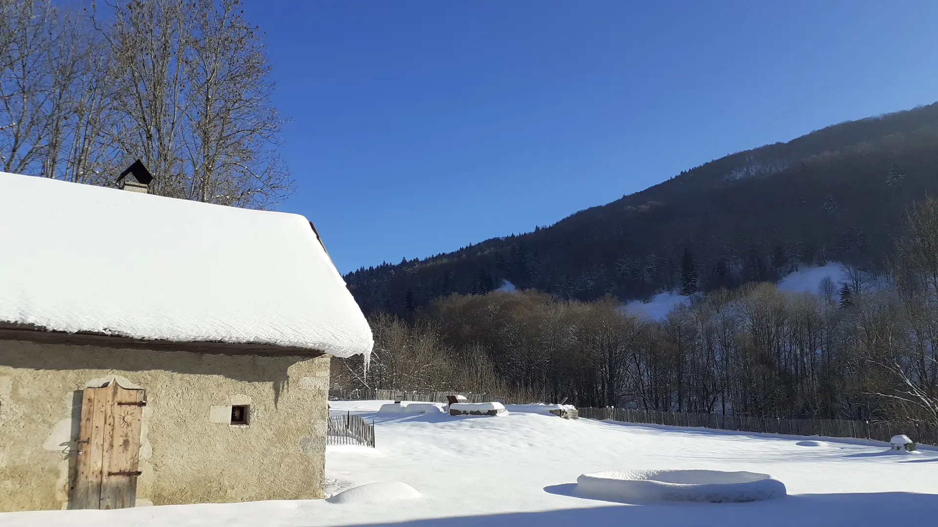 Le four à pain sous la neige