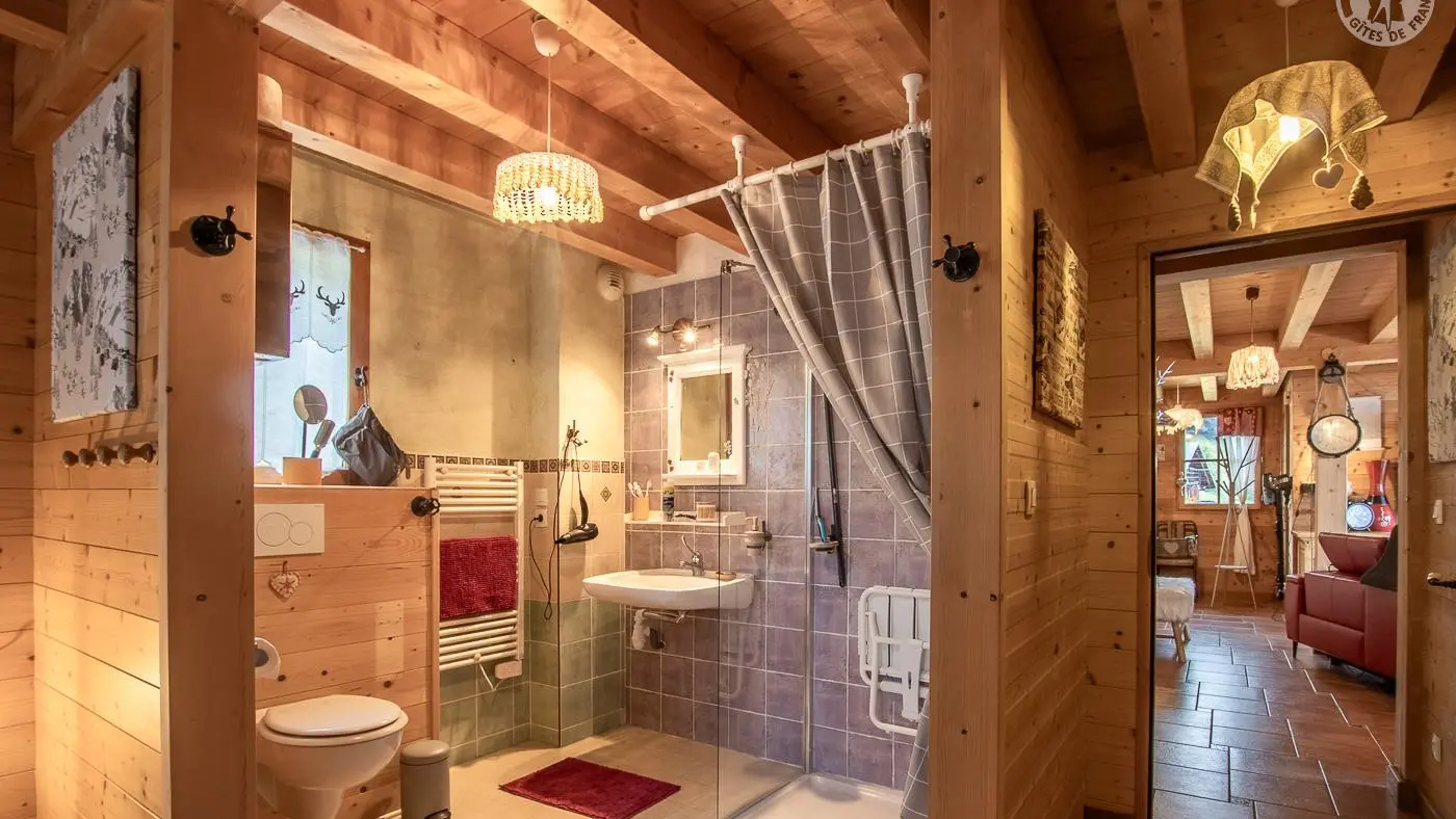salle d'eau de la chambre  N° 5 niveau 1